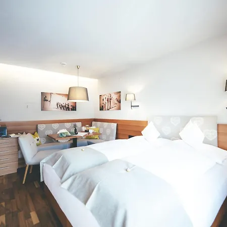 Quality Hosts Arlberg - Laerchenhof