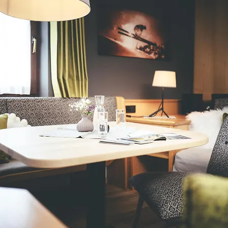 Quality Hosts Arlberg - Laerchenhof Apartamento