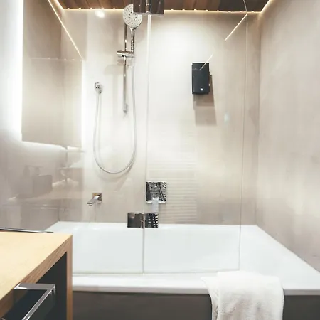 Quality Hosts Arlberg - Laerchenhof