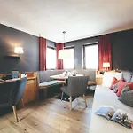 Quality Hosts Arlberg - Laerchenhof *