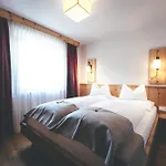 Quality Hosts Arlberg - Laerchenhof